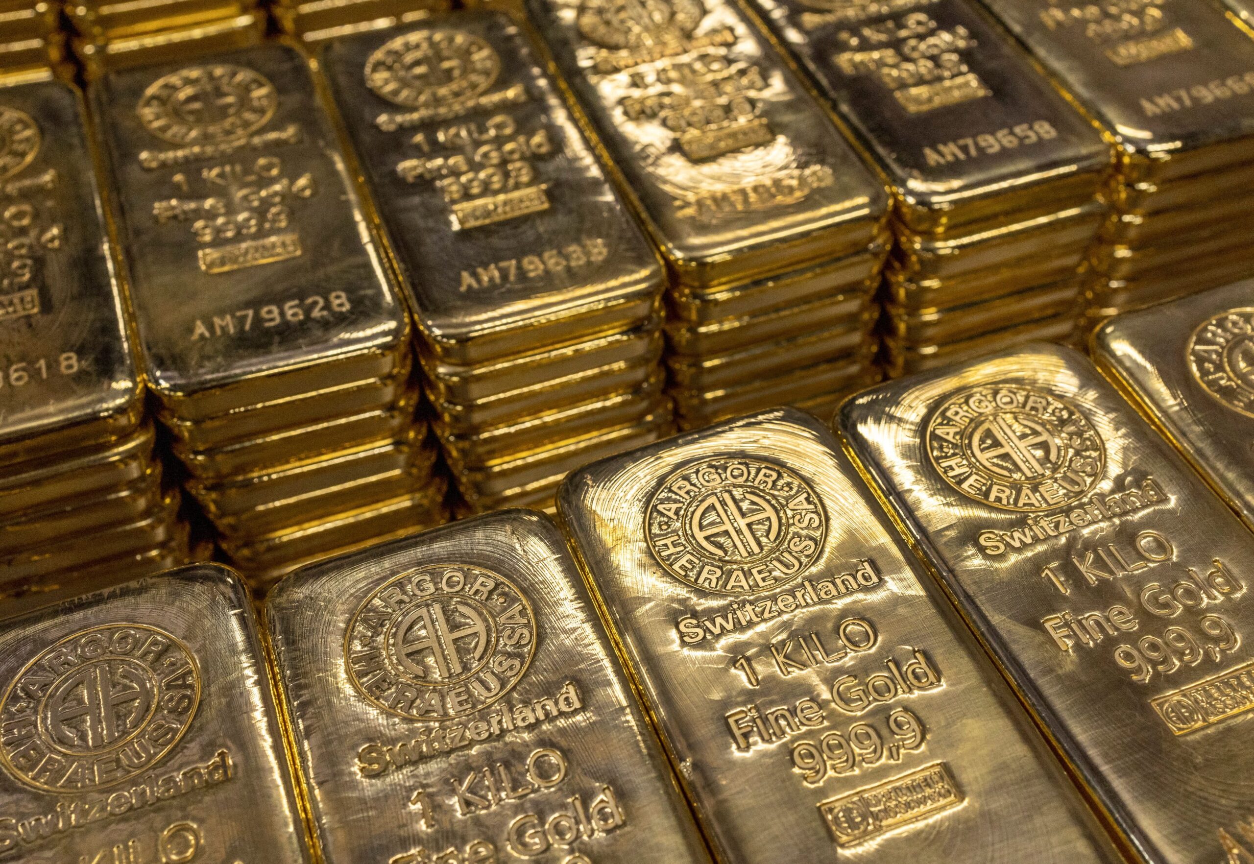 Price of gold hits six month high - educationforinvestors.com